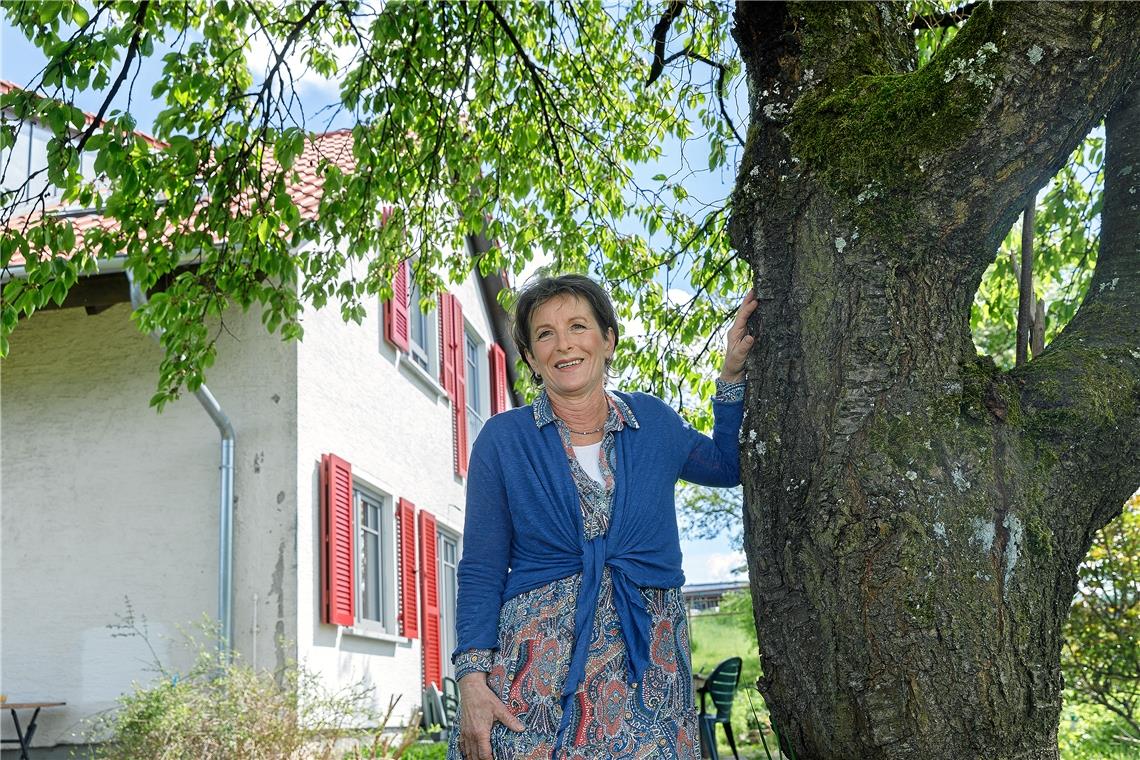 Dagmar Gruber hat zu ihrer im Grünen gelegenen Ferienwohnung in Germannsweiler schon viele Anfragen für den Sommer. Foto: J. Fiedler