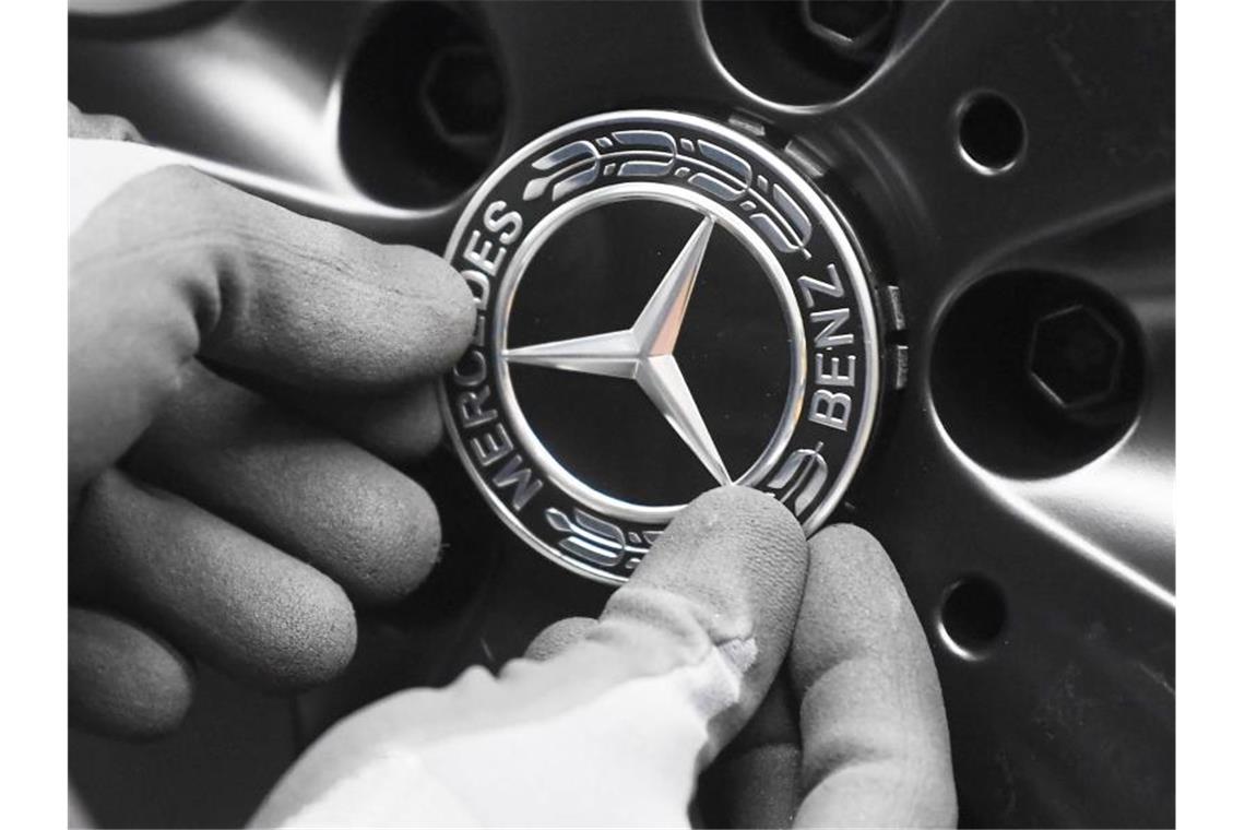Daimler führt im Rastatter Mercedes-Benz-Werk wegen des Mangels an elektronischen Bauteilen Kurzarbeit ein. Foto: Uli Deck/dpa