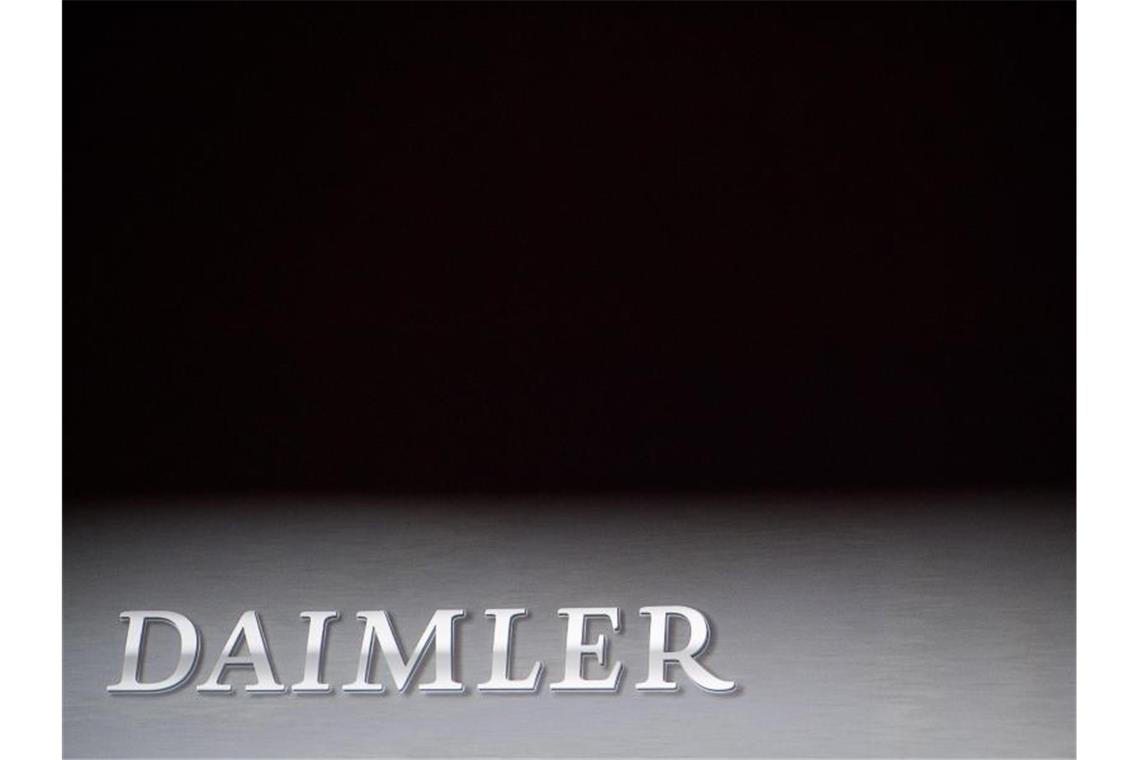 Daimler hatte 2019 einen operativen Gewinn von 4,3 Milliarden Euro erwirtschaftet - fast sieben Milliarden weniger als 2018. Foto: Sebastian Gollnow/dpa/Archiv