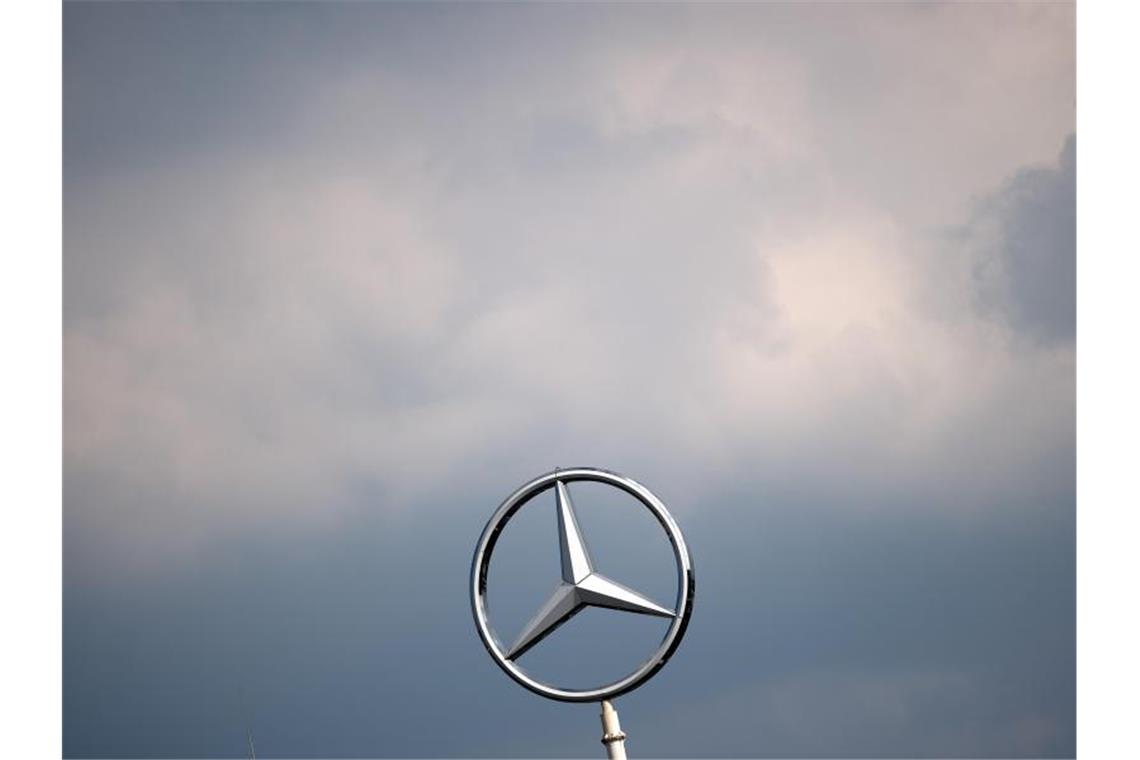 Daimler konnte im dritten Quartal sowohl bei den Autos der Kernmarke Mercedes-Benz als auch bei Vans und Bussen ein Absatzplus verbuchen. Foto: Federico Gambarini/dpa