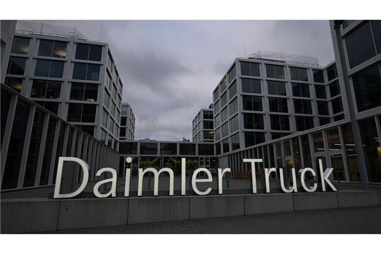 Daimler Truck hat eine Partnerschaft mit einem US-Rüstungsunternehmen vereinbart. (Archivbild)