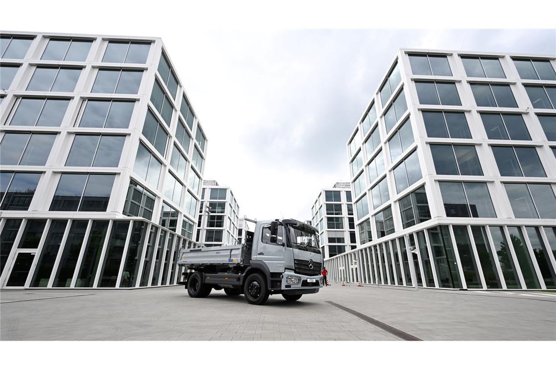 Daimler Truck will 5.000 Stellen in Deutschland streichen Daimler Truck will bis 2030 rund 5.000 Stellen streichen. (Archivbild)
