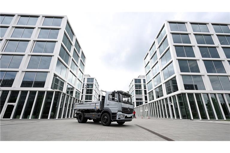Daimler Truck will bis 2030 rund 5.000 Stellen streichen. (Archivbild)