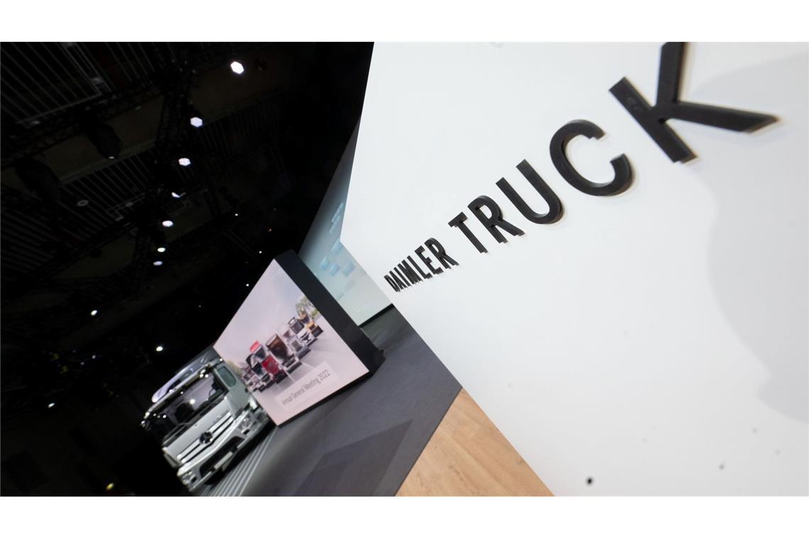 Daimler Truck streicht 5.000 Stellen - Kosten sollen runter Daimler Truck will in Deutschland 5.000 Stellen streichen. (Archivbild)
