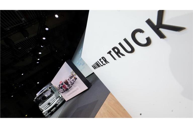Daimler Truck will in Deutschland 5.000 Stellen streichen. (Archivbild)