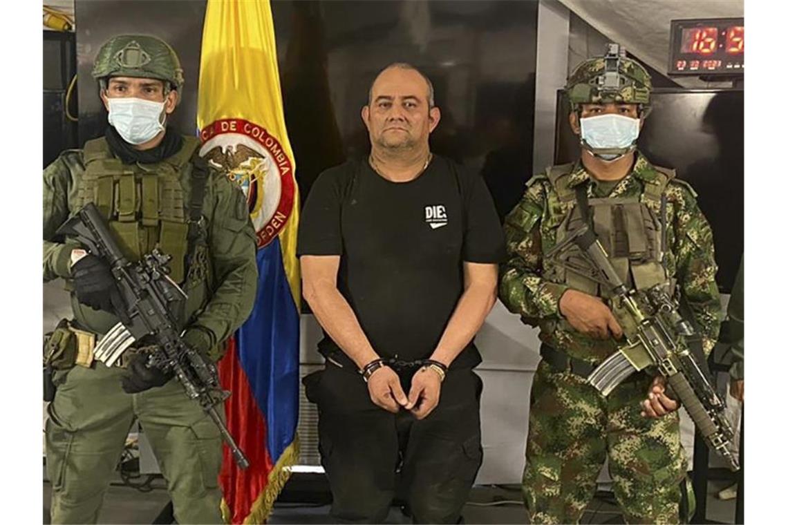 Dairo Antonio Úsuga alias „Otoniel“ (M) wurde am Samstag in der Region Uraba festgesetzt. Foto: Uncredited/Colombian presidential press office/AP/dpa