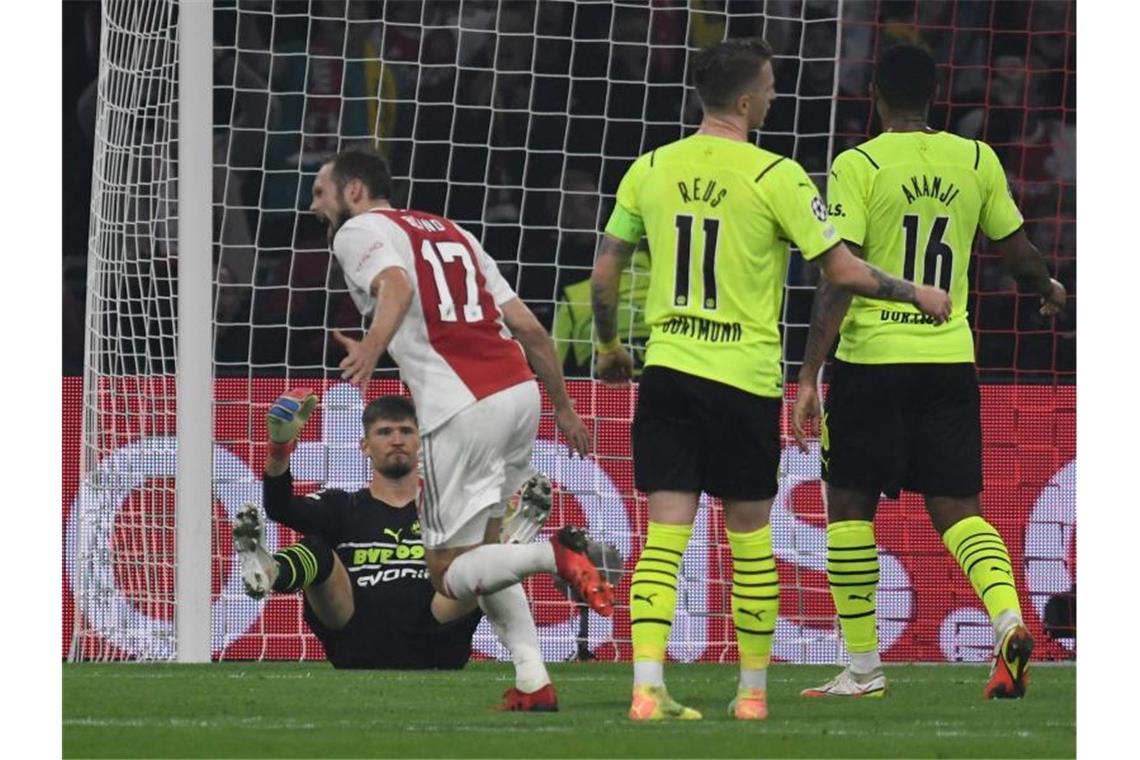 Daley Blind erhöhte noch vor dem Seitenwechsel auf 2:0. Foto: Bernd Thissen/dpa