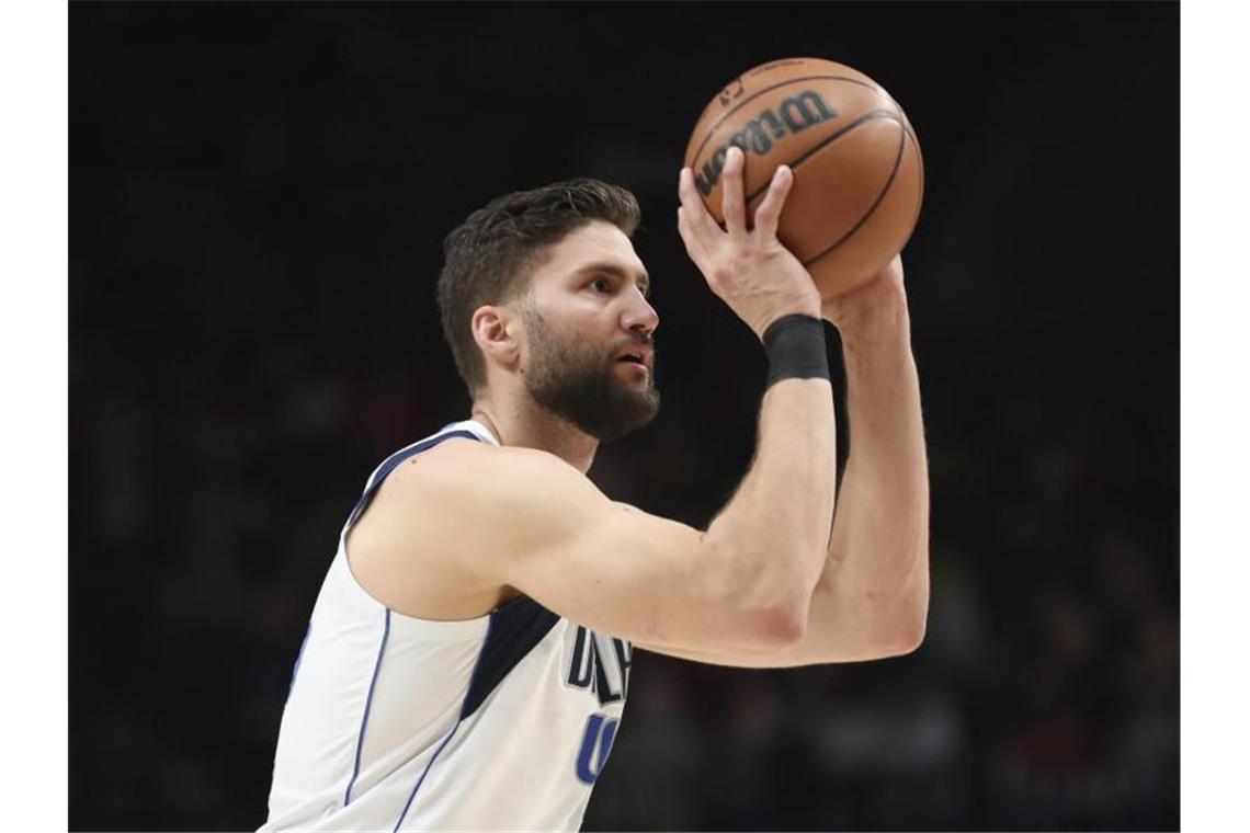 Kleber stark bei Sieg der Dallas Mavericks Dallas Mavericks Maxi Kleber nimmt einen Dreipunktewurf. Foto: Amanda Loman/FR171642 AP/dpa