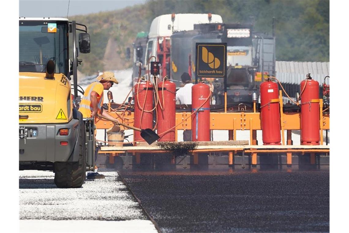 Damit etwa Straßen schneller gebaut werden können, sieht ein CDU-Papier Änderungen beim Planungsrecht vor. Foto: Thomas Frey