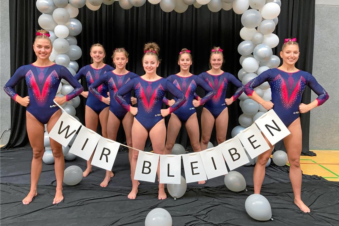 Turnerinnen der TSG Backnang beseitigen Restzweifel am Klassenverbleib Damit ist alles gesagt: Emma Osswald, Lisa Hunscha, Marie Jahnle, Felin Weißhaar, Lilli Braun, Emely Pokorny und Melina Weller (von links) freuen sich mitsamt den fehlenden Taina Griem, Aurelia Weller und Lisa Baumgart auf eine weitere Regionalliga-Saison. Foto: privat