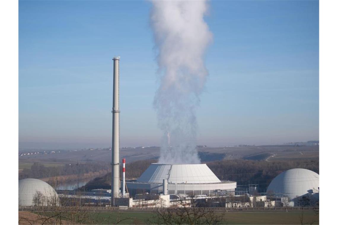 Atomkraftwerk Neckarwestheim: Standort-Abfalllager übergeben Dampf kommt aus dem Kühlturm von Block 2 des Kernkraftwerks Neckarwestheim. Foto: Marijan Murat/dpa/Archivbild