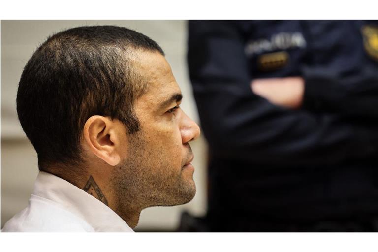 Dani Alves sitzt seit über einem Jahr in Untersuchungshaft. Er hatte die Vorwürfe vor Gericht bestritten.