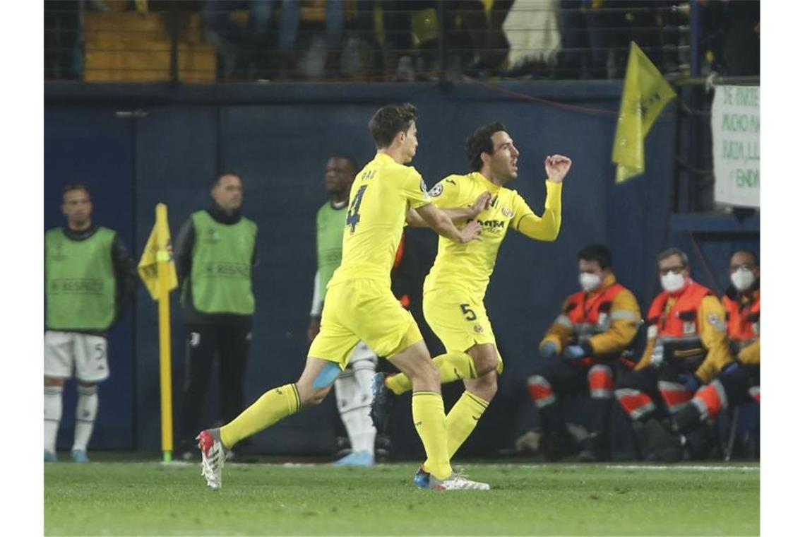 Chelsea mit 2:0 gegen Lille - Villarreal gegen Juve 1:1 Dani Parejo (r) vom FC Villarreal jubelt über sein Tor zum 1:1 gegen Juventus Turin. Foto: Alberto Saiz/AP/dpa