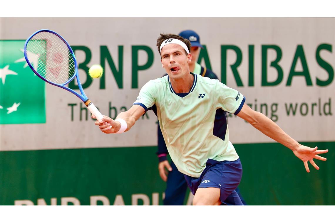 Daniel Altmaier bei French Open in Runde drei Daniel Altmaier steht in Paris als erster Deutscher in Runde drei.