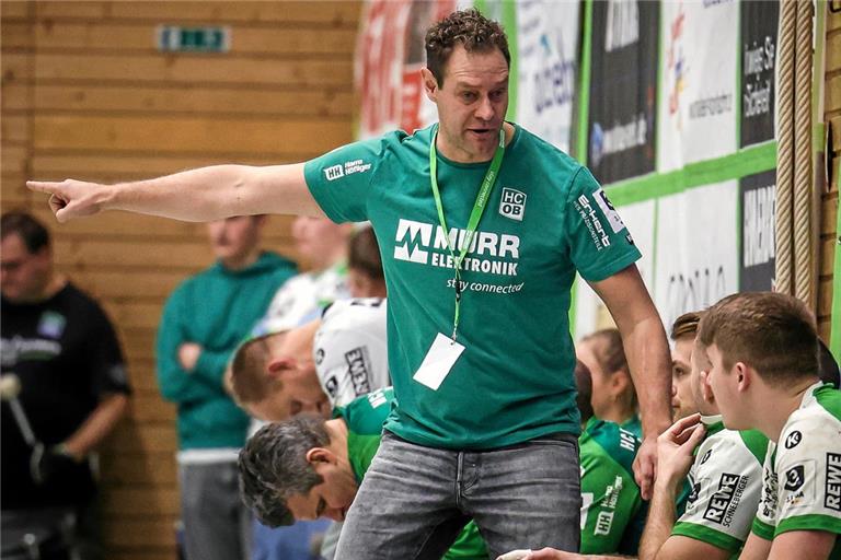 Daniel Brack musste beim Spiel seiner Mannschaft zuletzt mehr korrigieren, als ihm lieb sein konnte. Im ersten Heimspiel des Jahres erwartet der HCOB-Coach nun eine konsequentere Chancenverwertung und ein besseres Zweikampfverhalten. Foto: Alexander Becher