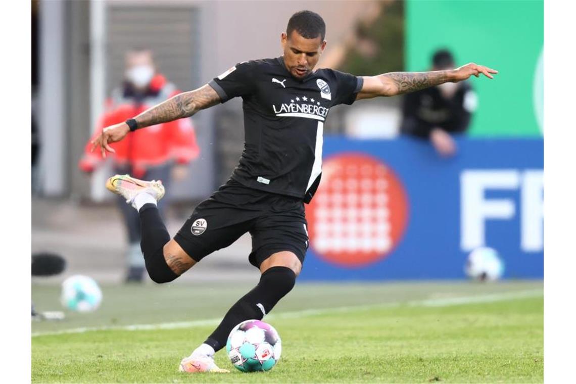 Angreifer Keita-Ruel verlässt den SV Sandhausen Daniel Keita Ruel spielt den Ball. Foto: Daniel Karmann/dpa/Archivbild