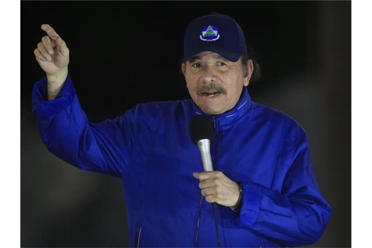 Daniel Ortega, Präsident von Nicaragua, spricht bei einer Einweihungsfeier einer Autobahnüberführung. Fünf Monate vor einer Präsidentenwahl geht Nicaraguas Führung gegen immer mehr ihrer politischen Gegner vor. Foto: Alfredo Zuniga/AP/dpa