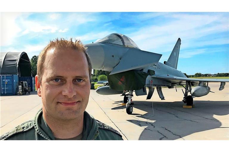 Daniel, Pilot und Oberleutnant, in Minsk Mazowiecki östlich von Warschau
