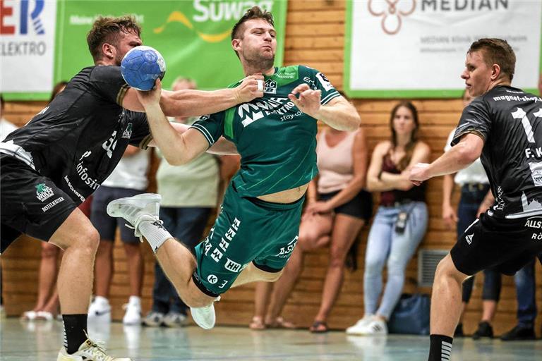 Daniel Schliedermann und der HCOB haben zuletzt fünf Spiele in Folge gewonnen und wollen am Samstag nachlegen. Foto: Alexander Becher