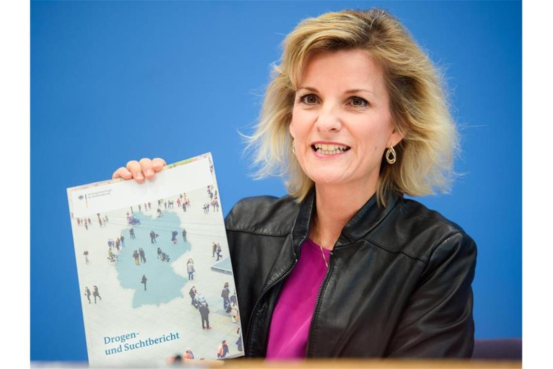 Drogenbeauftragte will umfassendes Werbeverbot fürs Rauchen Daniela Ludwig (CSU), die neue Drogenbeauftragte der Bundesregierung, stellt den Drogen- und Suchtbericht vor. Foto: Gregor Fischer/dpa