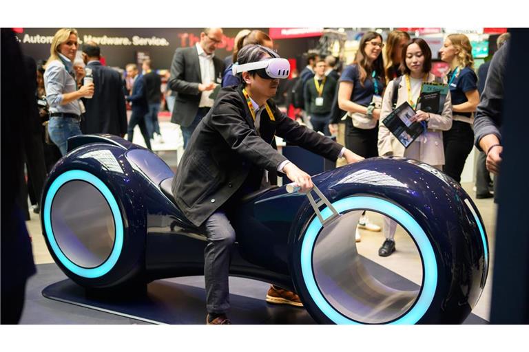 Dank Augmented Reality „fährt“ dieses Motorrad.