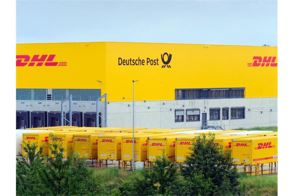 Dank der anhaltend guten Geschäftslage geht die Deutsche Post DHL selbstbewusst in die Folgejahre. Foto: Soeren Stache/dpa-Zentralbild/dpa