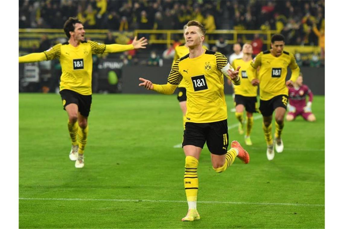 Bundesliga: Das war der Samstag, das kommt am Sonntag Dank des Tors von Marco Reus bleibt der BVB an Bayern dran. Foto: Bernd Thissen/dpa