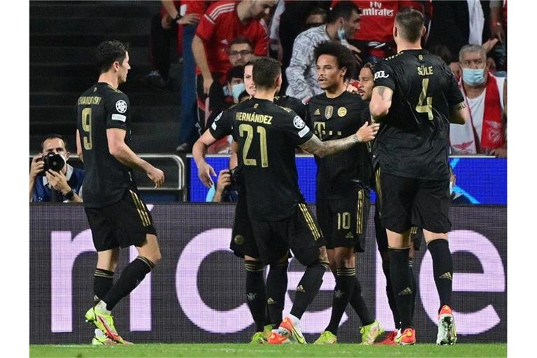 Dank einer starken zweiten Halnbzeit setzte sich der FC Bayern München in Lissabon durch. Foto: Peter Kneffel/dpa