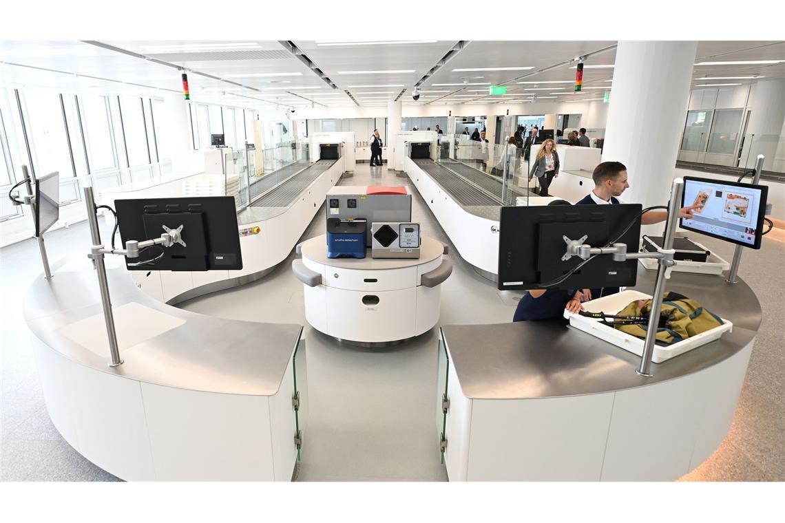 Fliegen mit mehr Flüssigkeit: EU erlaubt neue Gepäckregeln Dank neuer Handgepäckscanner könnten die Flüssigkeitsregeln fürs Flugzeug-Handgepäck bald Geschichte sein. (Archivbild)