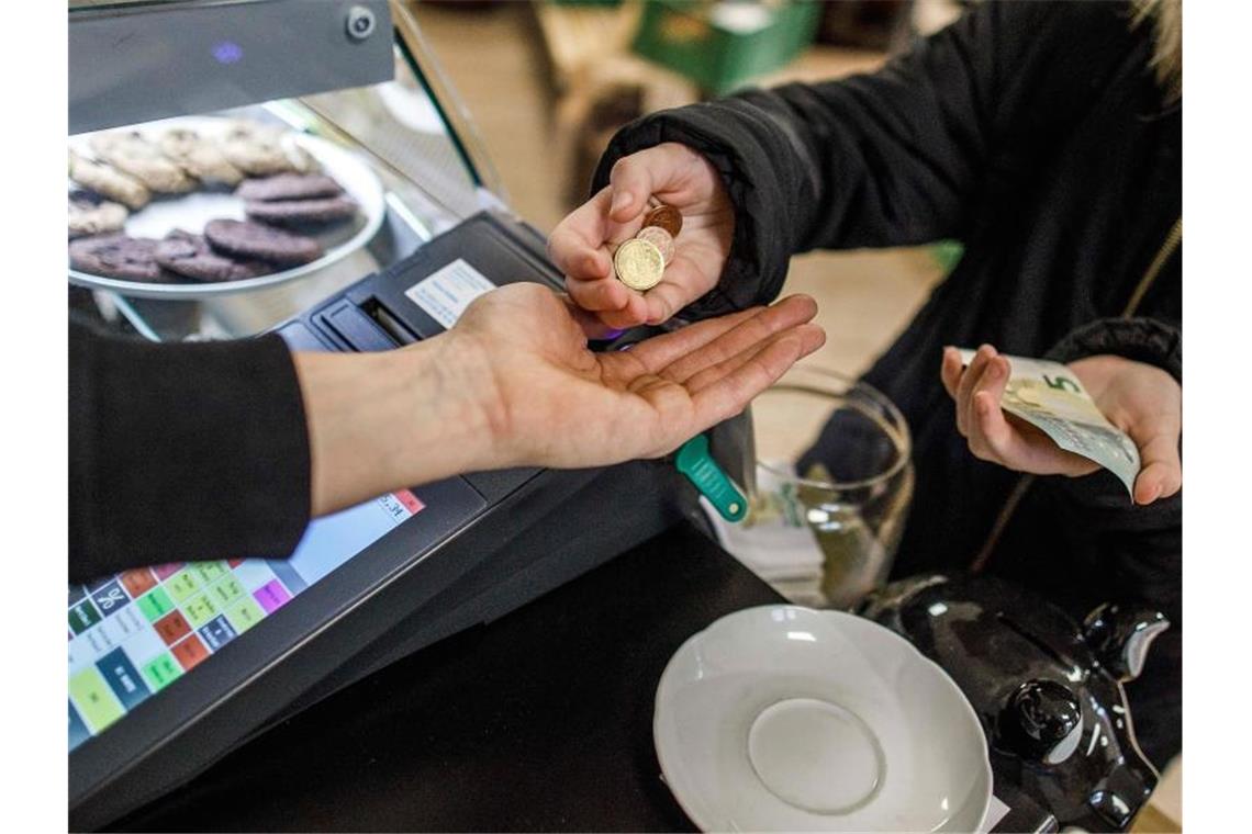 Bundesbank sieht Konjunkturentwicklung im Frühjahr skeptisch Dank steigender privater Konsumausgaben war die Wirtschaft im ersten Quartal 2019 wieder in Schwung gekommen. Foto: Carsten Koall