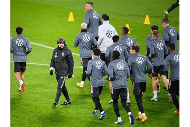 „Dankbar bin und bleibe ich gegenüber dem DFB, der mir und der Mannschaft immer ein optimales Arbeitsumfeld bereitet hat“, sagt Joachim Löw. Foto: Robert Michael/dpa-Zentralbild/dpa