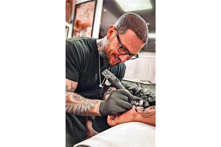 Danny Schelhorn ist Mitveranstalter der 21. Internationalen Tattoo-Show am 24./25. Mai in der Phoenixhalle.
