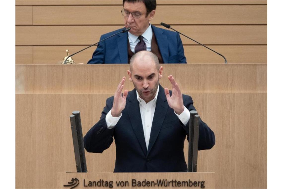 Bayaz: Familie und Job „ein ganz schöner Balanceakt“ Danyal Bayaz (Bündnis 90/Die Grünen), der Finanzminister von Baden-Württemberg, spricht. Foto: Nicole Eyberger/dpa