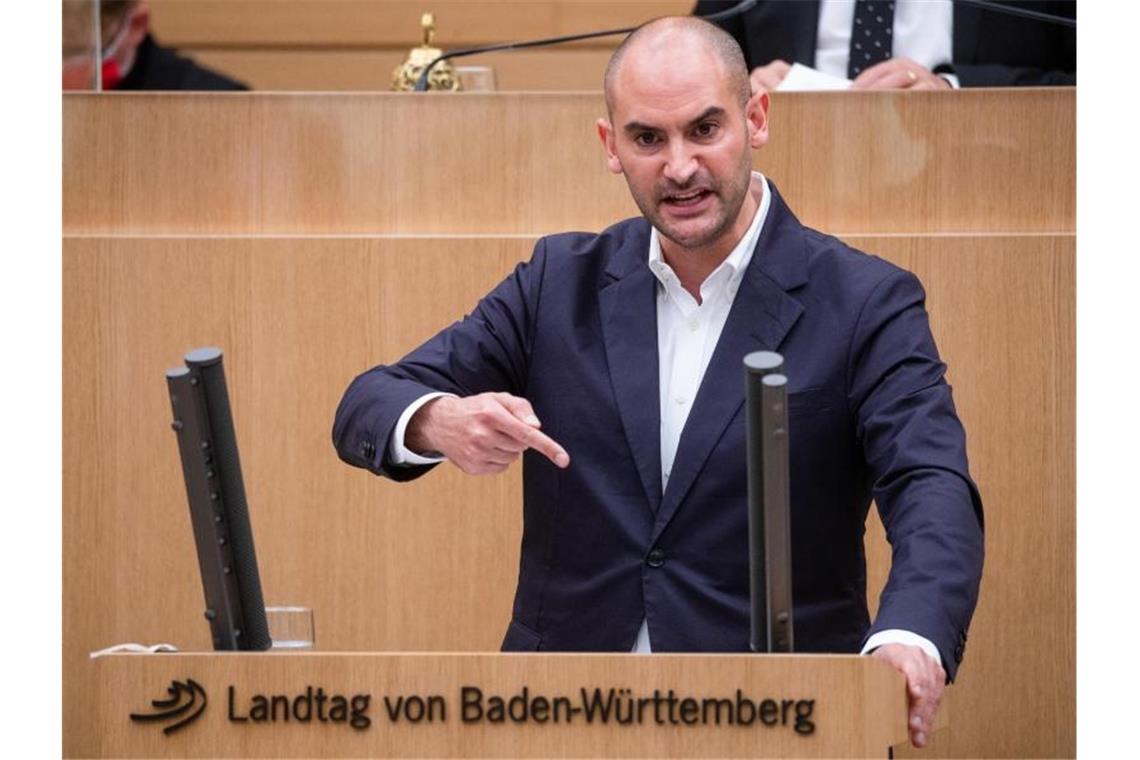Danyal Bayaz (Bündnis 90/Die Grünen), Finanzminister, spricht bei einer Landtagssitzung. Foto: Christoph Schmidt/dpa
