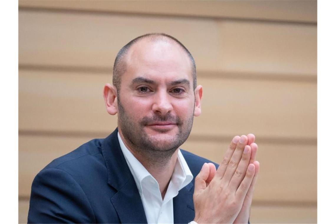 Grünen-Finanzminister sieht Schnittmengen mit FDP Danyal Bayaz (Bündnis 90/Die Grünen), Finanzminister von Baden-Württemberg, gestikuliert. Foto: Marijan Murat/dpa
