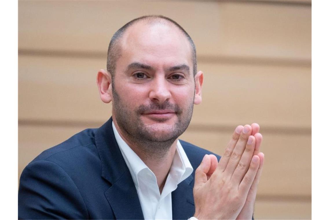 Minister für Entlastung von Unternehmen und gegen Rülke Danyal Bayaz (Die Grünen), Finanzminister von Baden-Württemberg, im Landtag. Foto: Marijan Murat/dpa