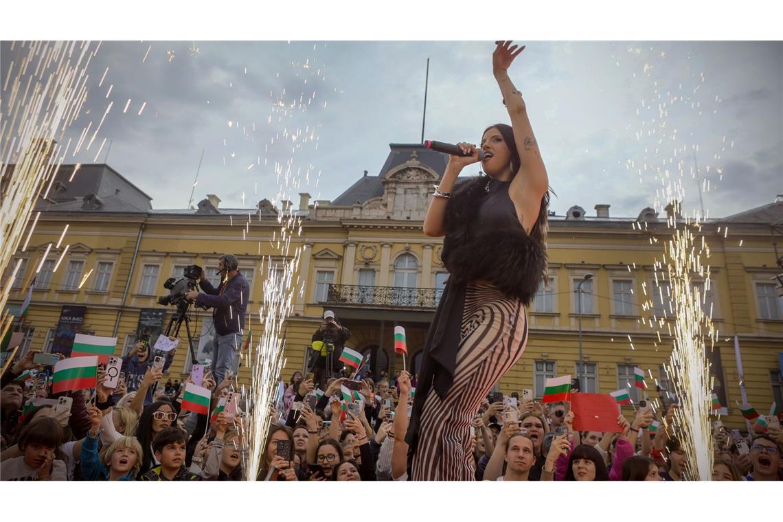 Dara, die Gewinnerin des Eurovisionswettbewerbs 2026, tritt vor ihren Fans in der bulgarischen Hauptstadt Sofia auf.