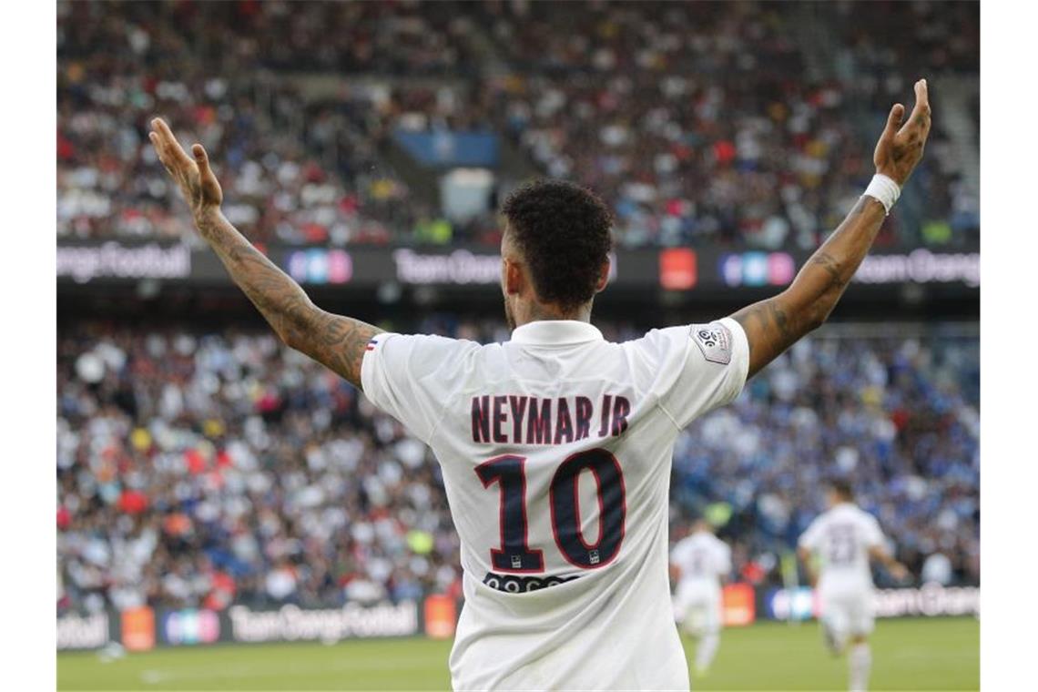 CAS verkürzt Neymars Champions-League-Sperre Darf bald wieder für Paris Saint-Germain in der Champions League spielen: Neymar. Foto: Francois Mori/AP