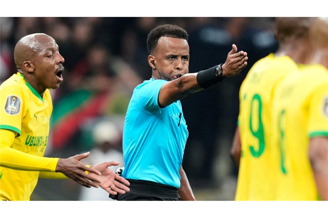 Darf keine WM-Spiele pfeifen: Omar Artan, Afrikas bester Schiedsrichter des vergangenen Jahres. (Archivbild)