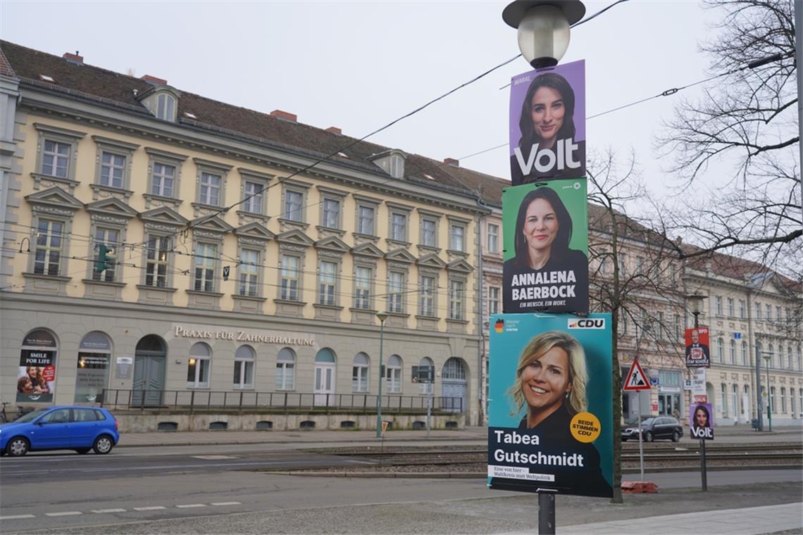 Darf man sie entfernen oder mitnehmen? Darf man die Plakate einfach abhängen?