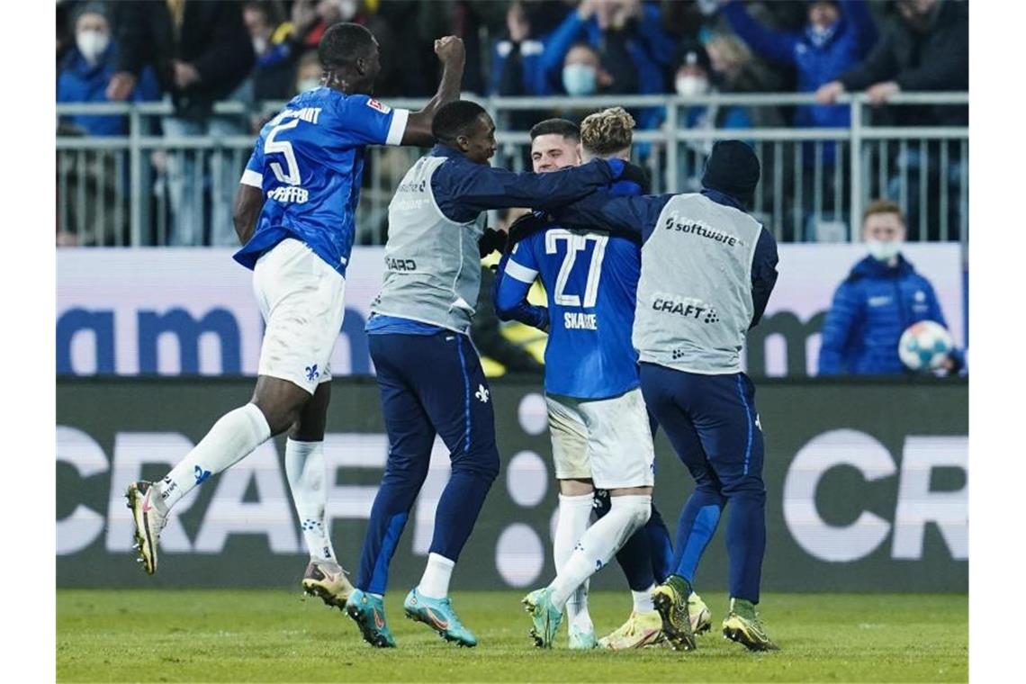 Darmstadt 98 rückt an Tabellenspitze vor Darmstadt drehte gegen Heidenheim einen 0:2-Rückstand. Foto: Uwe Anspach/dpa