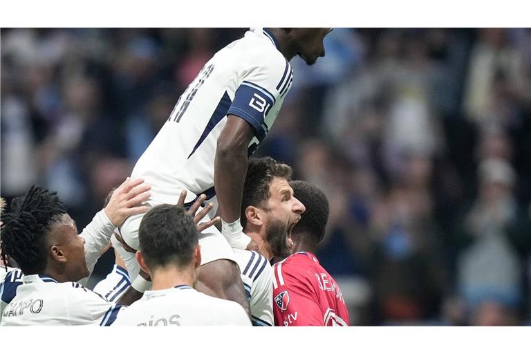 Müller trifft wieder: Vancouver gewinnt Playoff-Auftakt Das 2:0 erzielte Thomas Müller (rechts) per Elfmeter.