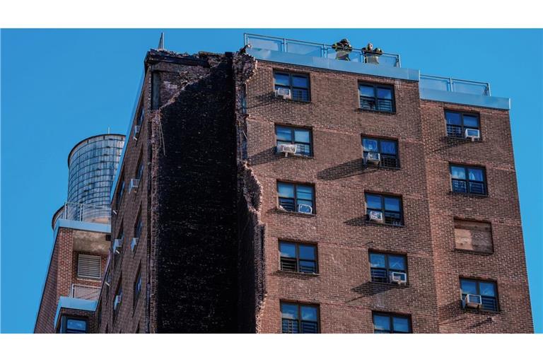 Das 20-stöckige Gebäude stürzte teilweise ein.