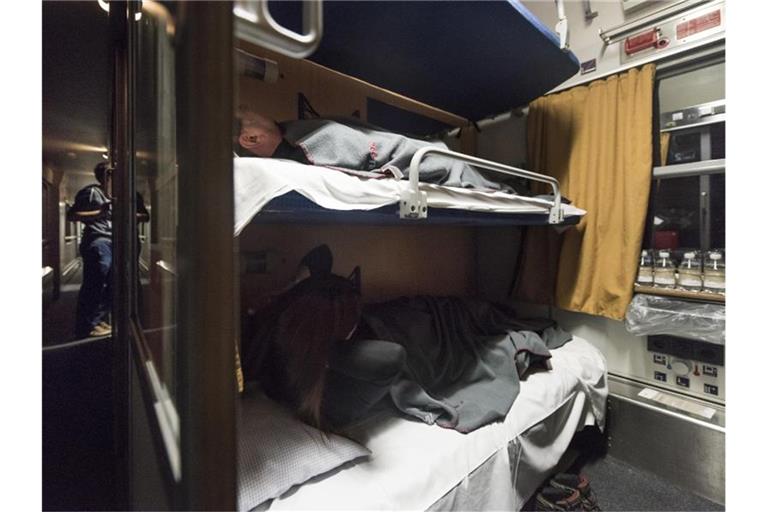 Das Abteil eines Nachtzugs ist zu sehen. Foto: Christian Beutler/Keystone/dpa/Symbolbild