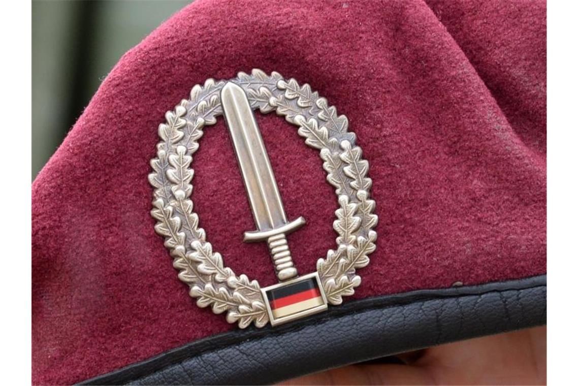 KSK-Kompanie nach rechtsextremistischen Vorfällen aufgelöst Das Abzeichen des Kommandos Spezialkräfte (KSK) ist an einem Barett zu sehen. Foto: picture alliance / dpa