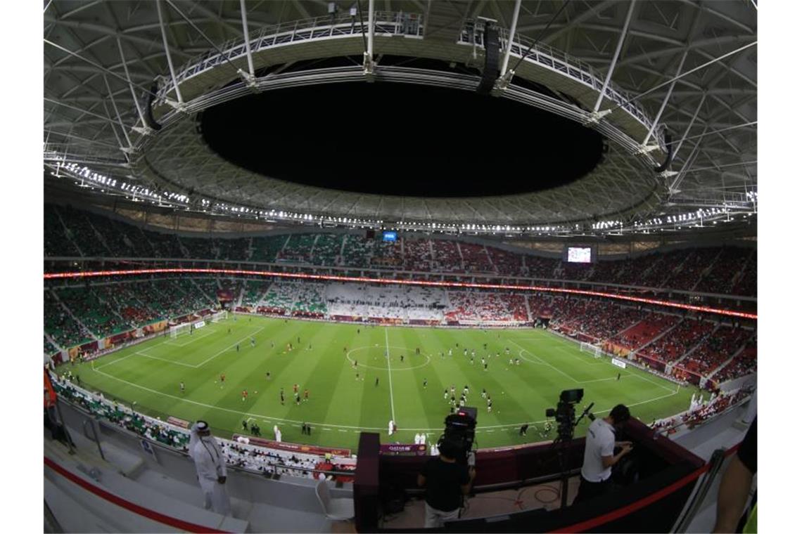 Impf-Frage bei WM: FIFA verweist auf Behörden Katars Das Al-Thumama-Stadion, einer der Austragungsorte der Fußball-Weltmeisterschaft 2022 in Katar. Foto: Hussein Sayed/AP/dpa