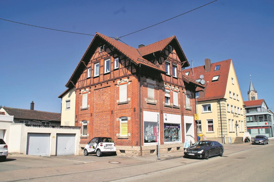 Denkmalamt legt Investor keine Steine in den Weg Das als Sachs’sches Haus bekannte Gebäude muss einem Neubau weichen. Im Garten entsteht zudem ein Haus mit elf Wohnungen. Foto: U. Gruber