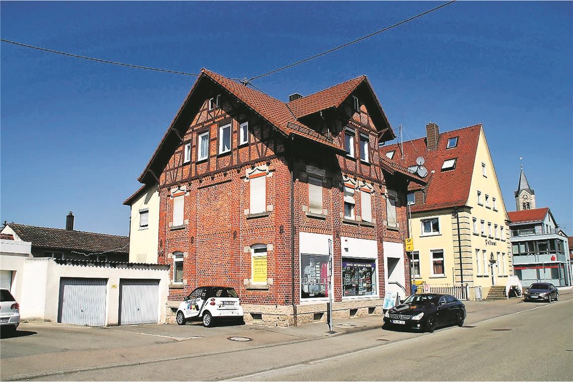 Backsteingebäude soll abgerissen werden Das als Sachs’sches Haus bekannte Gebäude muss einem Neubau weichen. Im Garten entsteht zudem ein Haus mit acht Wohnungen. Foto: U. Gruber