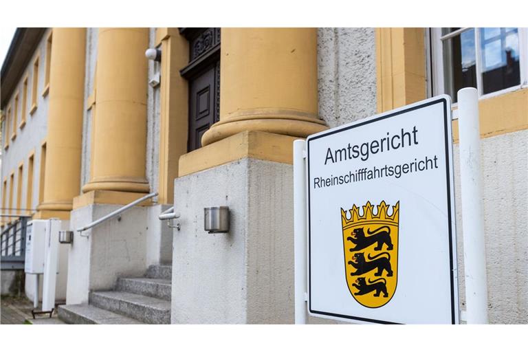 Das Amtsgericht Kehl als Rheinschifffahrtsgericht entschied, dass die Steuerfrau und die Eignerfirma 1,7 Millionen Euro Schadenersatz zahlen müssen.