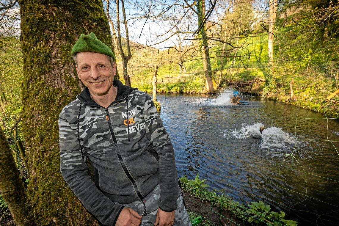 Das Arbeiten in der Natur wiegt für Jochen Rieker alle Nachteile auf, die die landwirtschaftliche Selbstständigkeit mit sich bringt. Wenn er auf seiner Teichanlage in Rudersberg ist, geht ihm das Herz auf. Foto: A. Becher